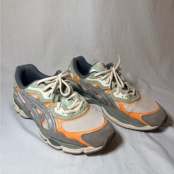 EUC Men’s Asics Athletic Shoes - Picture 3 of 11